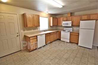 1031 E Iowa Ave in Nampa, ID - Building Photo - Building Photo