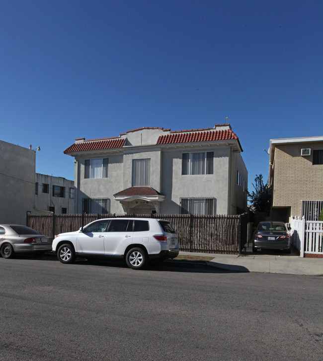 1711 N Alexandria Ave in Los Angeles, CA - Foto de edificio - Building Photo