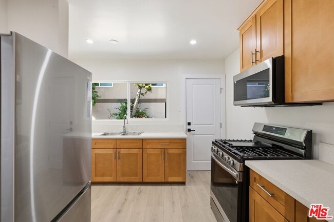 property at 5915 1/4 Barton Ave