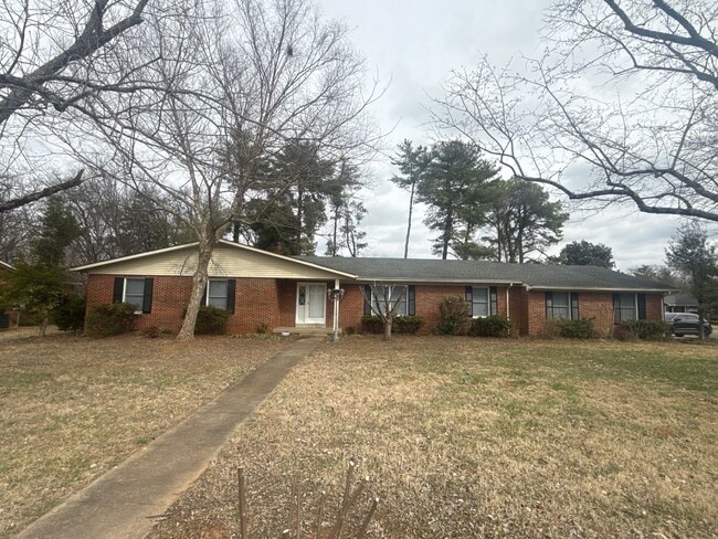 property at 323 Grandview Dr