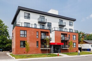 3981 Notre-Dame Boul in Laval, QC - Building Photo