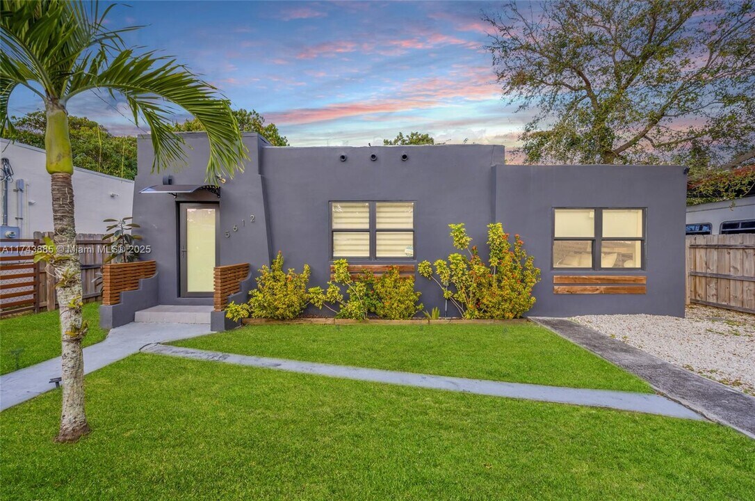 5612 NW 11th Ave in Miami, FL - Building Photo