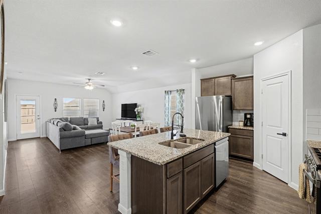 property at 706 Spur Ridge