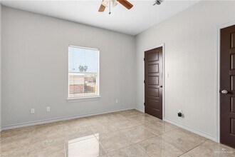 9 W Daffodil Ave in McAllen, TX - Building Photo - Building Photo