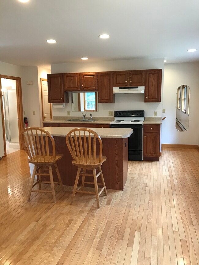 42 Cary St Rentals in Newport, NH