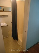 1214 NE 60th Ave, Unit Guest House in Portland, OR - Building Photo - Building Photo