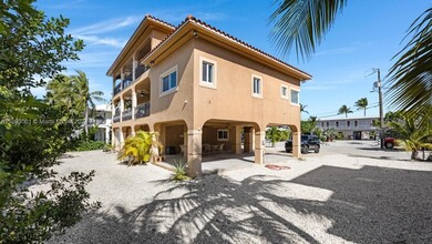 51 W Plaza Del Lago in Islamorada, FL - Building Photo - Building Photo