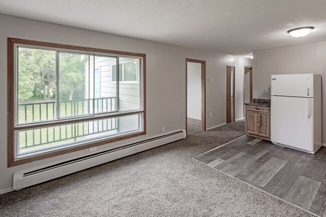 1301 24th St NW in Willmar, MN - Building Photo - Interior Photo