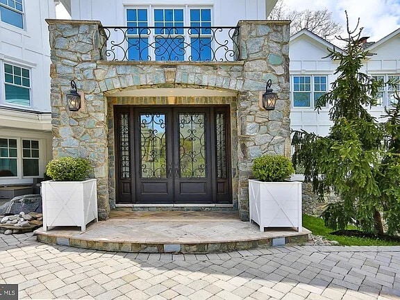 6329 Linway Terrace in McLean, VA - Building Photo - Building Photo