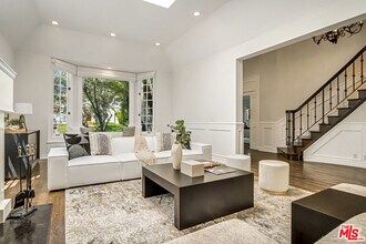 116 N Palm Dr in Beverly Hills, CA - Foto de edificio - Building Photo