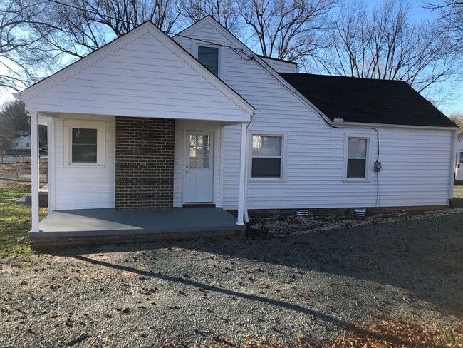 1334 N Mebane St in Burlington, NC - Building Photo - Building Photo