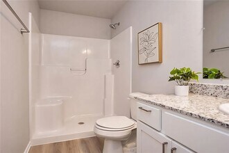 256 NW Cmn Pl in Waukee, IA - Building Photo - Building Photo