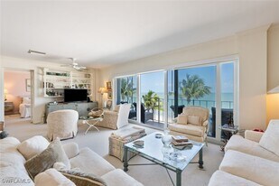 2011 Gulf Shore Blvd N in Naples, FL - Building Photo