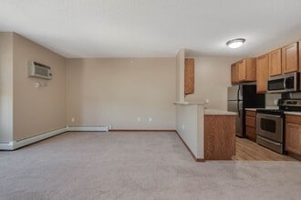 Oaks Hiawatha Station in Minneapolis, MN - Foto de edificio - Interior Photo