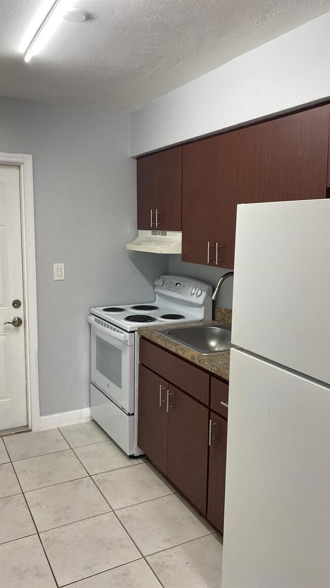 6224 Miramar Pkwy in Miramar, FL - Building Photo - Building Photo