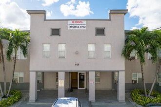 Cabana in Hialeah, FL - Foto de edificio - Building Photo