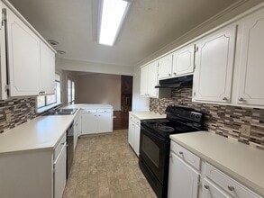 8852 St Clair Dr in Shreveport, LA - Building Photo - Building Photo