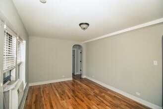 555 W Arlington in Chicago, IL - Foto de edificio - Building Photo