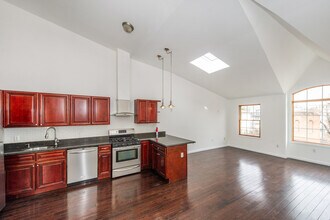 103 Jefferson Ave, Unit 2 in Jersey City, NJ - Building Photo - Building Photo