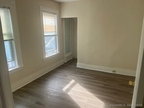 32 Hazelwood Ave in Bridgeport, CT - Building Photo - Building Photo