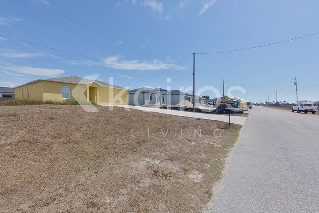 2227 NW 11th Ct in Cape Coral, FL - Building Photo - Building Photo