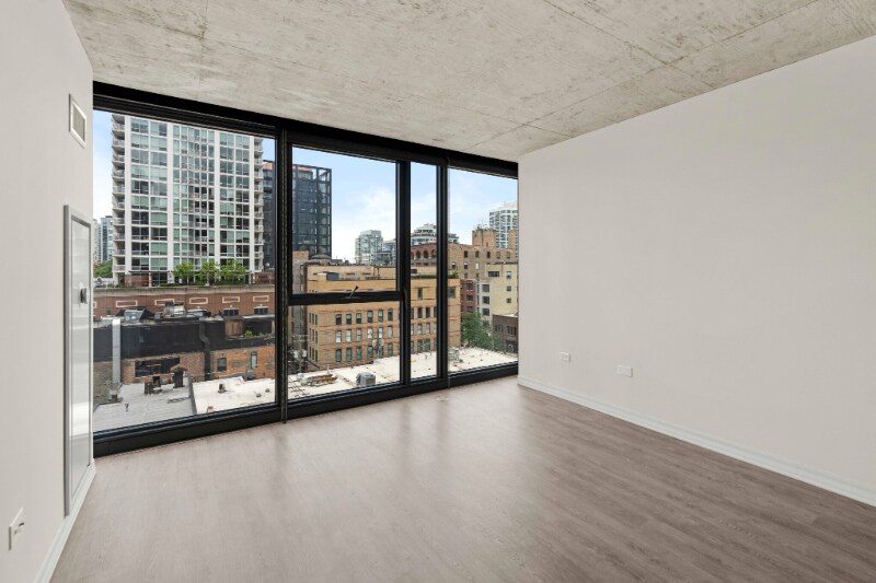 176 W Huron St in Chicago, IL - Building Photo