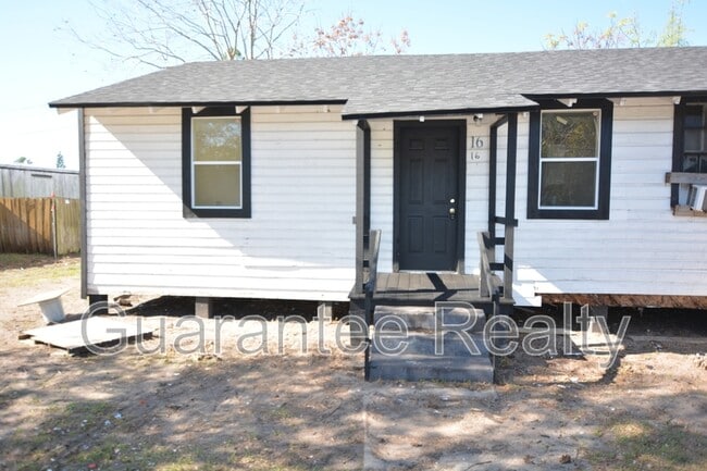 property at 2726 Shamrock Dr