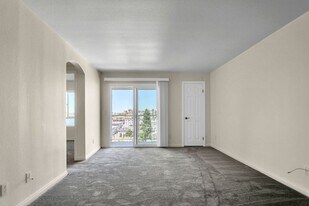 5252 Orange Ave in San Diego, CA - Building Photo