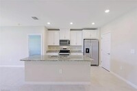 3052 Royal Gardens Ave in Ft. Myers, FL - Building Photo - Building Photo