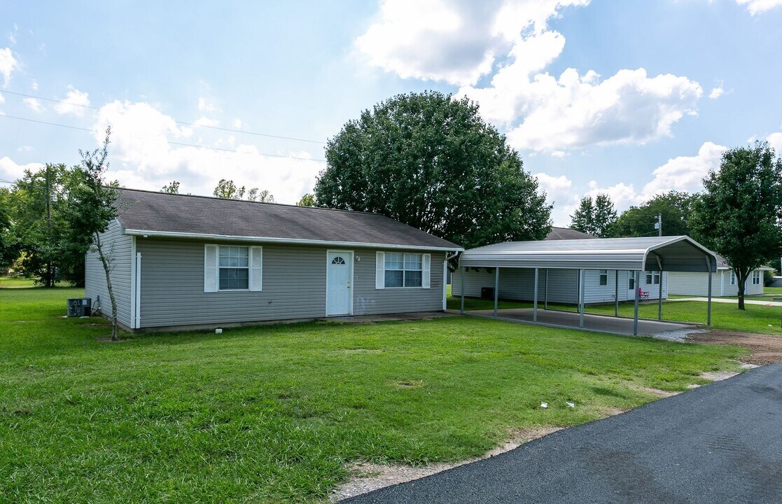 604 W Johnson in Stilwell, OK - Building Photo