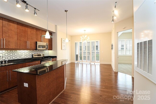 4625 Piedmont Row Dr, Unit 402 in Charlotte, NC - Building Photo - Building Photo