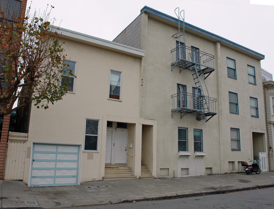 731-741 Greenwich St in San Francisco, CA - Building Photo