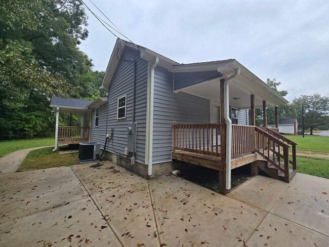 210 E Garden St in Sanford, NC - Building Photo - Building Photo