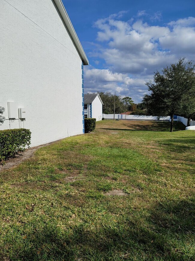 5001 Bordeaux Village Pl in Tampa, FL - Building Photo - Building Photo