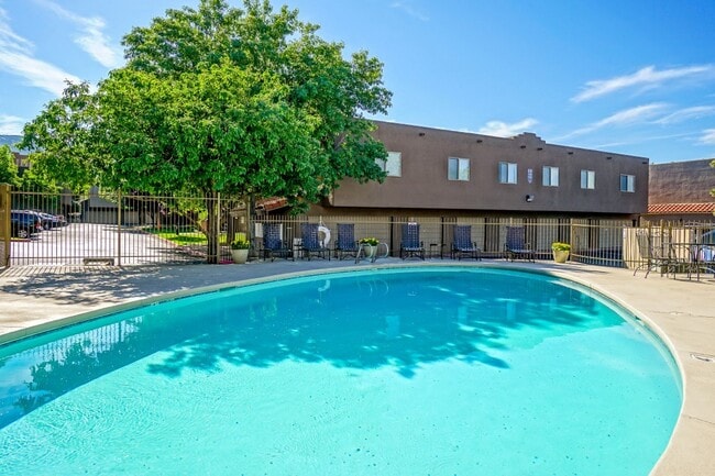 Las Kivas in Albuquerque, NM - Building Photo - Building Photo