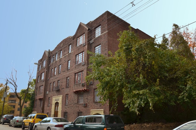 Cliveden Apartments in Philadelphia, PA - Foto de edificio - Building Photo