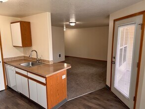 Loganberry Commons in Portland, OR - Building Photo - Building Photo