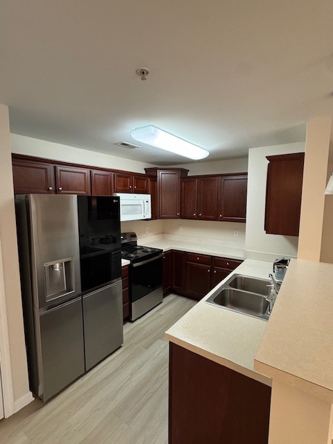 4702 Pennoak Ln, Unit Apt A in Greensboro, NC - Foto de edificio - Building Photo