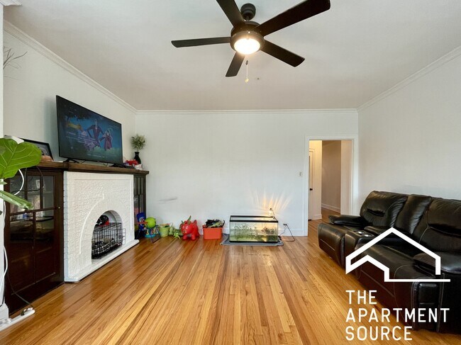 3540 N Lowell Ave, Unit 2 in Chicago, IL - Building Photo - Building Photo