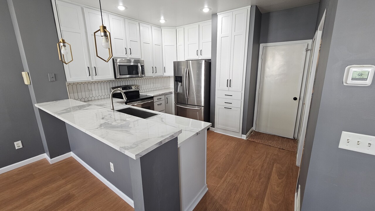 10991 Oak Grv Cir in Woodbury, MN - Building Photo