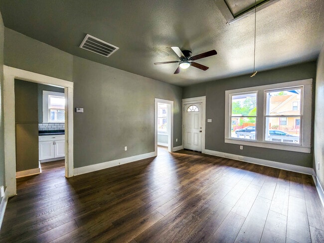 126 Uvalde St, Unit 102 in San Antonio, TX - Building Photo - Building Photo