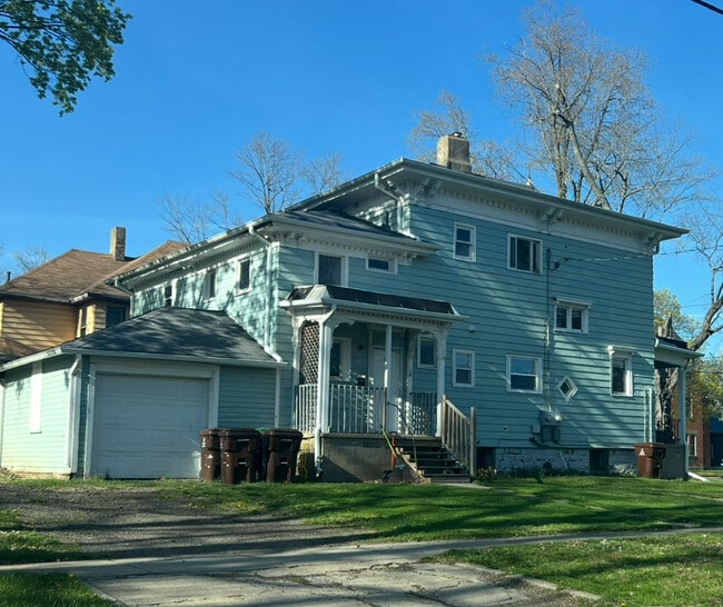610 S Superior St, Unit Lower Unit S Superior