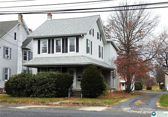 735 W Broad St in Quakertown, PA - Building Photo - Building Photo