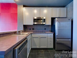 710 W Trade St in Charlotte, NC - Building Photo - Building Photo