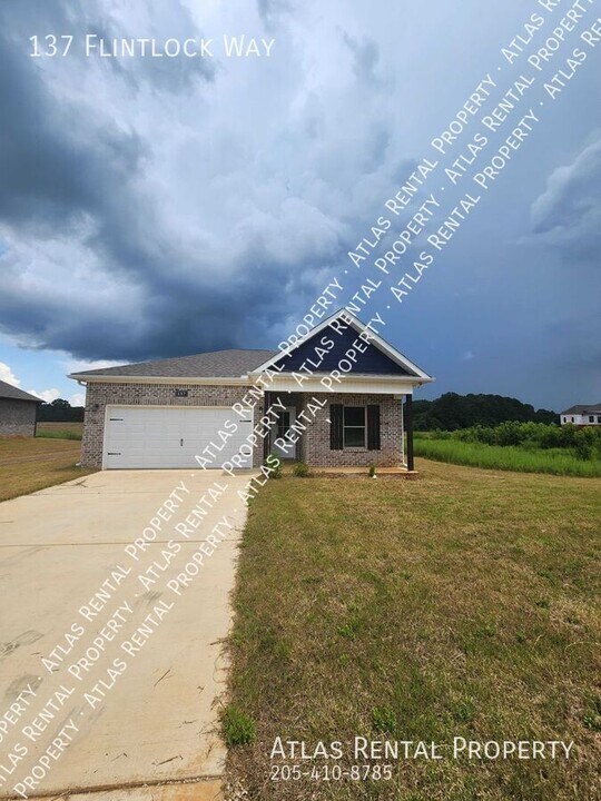 137 Flintlock Wy in New Market, AL - Building Photo