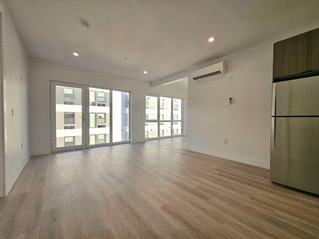 19 Livingston St, Unit 2 Bed in Newark, NJ - Building Photo - Building Photo