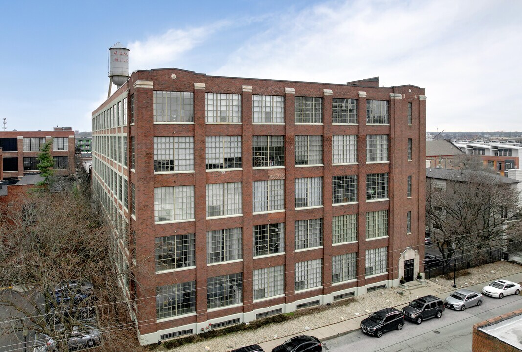 Real Silk Lofts in Indianapolis, IN - Building Photo