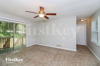 3975 Sandy Plains Rd in Marietta, GA - Foto de edificio - Building Photo