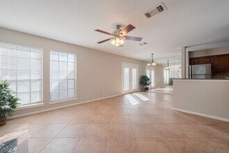 2211 S Kirkwood Rd in Houston, TX - Building Photo - Building Photo