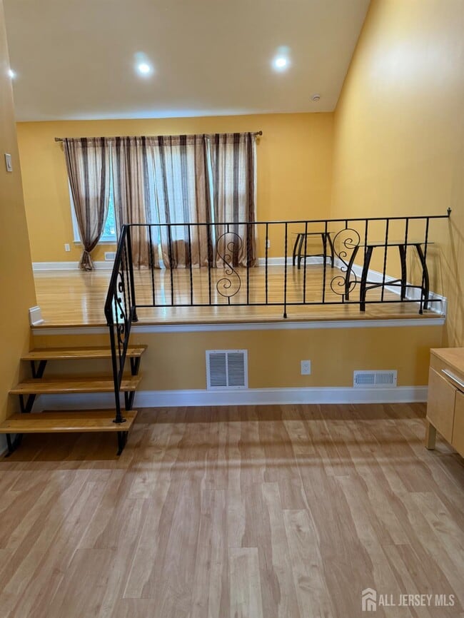 10 Livingston Ave in Edison, NJ - Building Photo - Building Photo